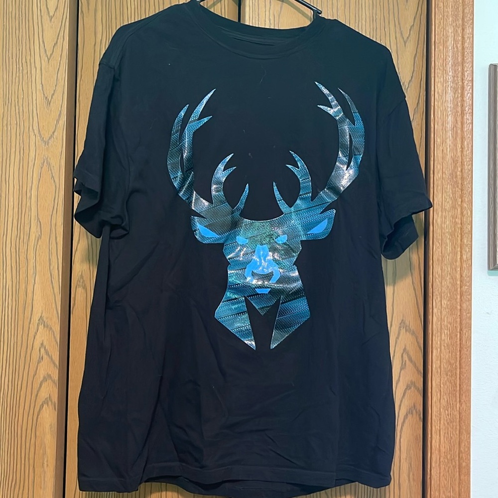 Milwaukee Bucks tshirt